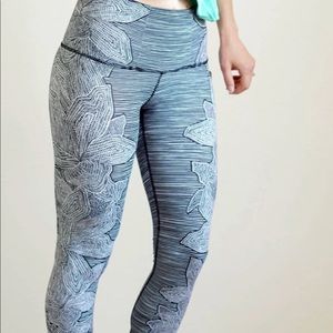 Lululemon dotty tribal tights size 2